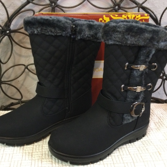 Snow Boots - Picture 2 of 7